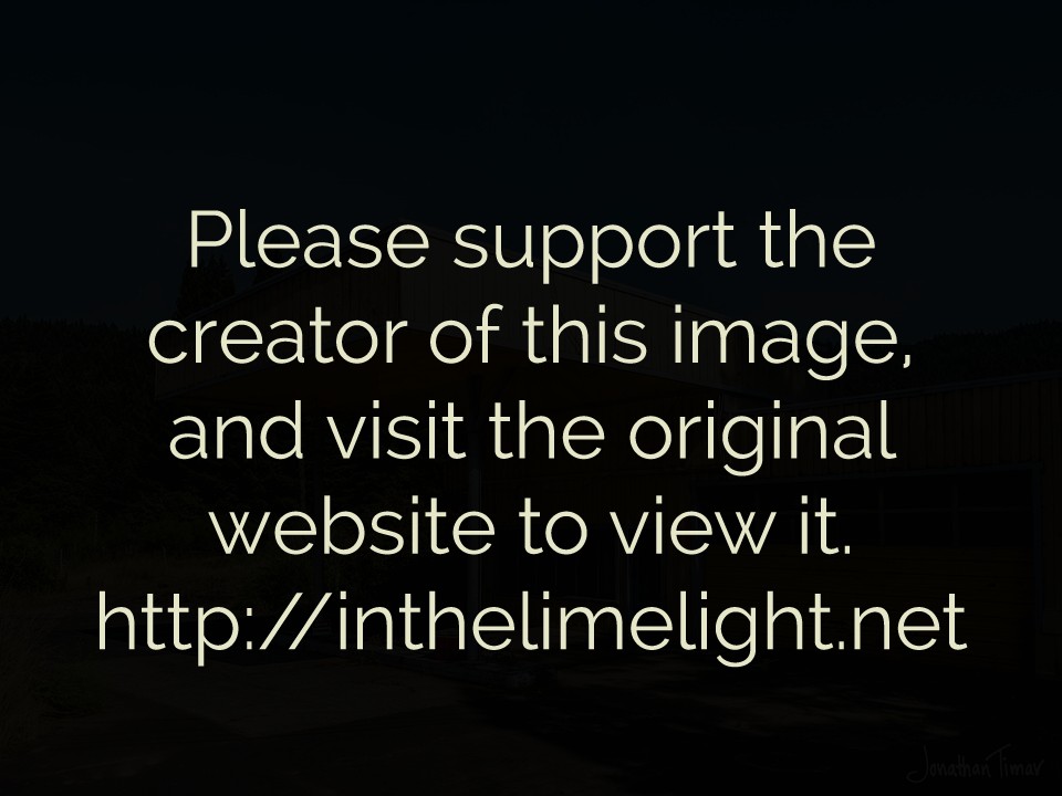 Complementary Grungy Building | Jonathan Timar